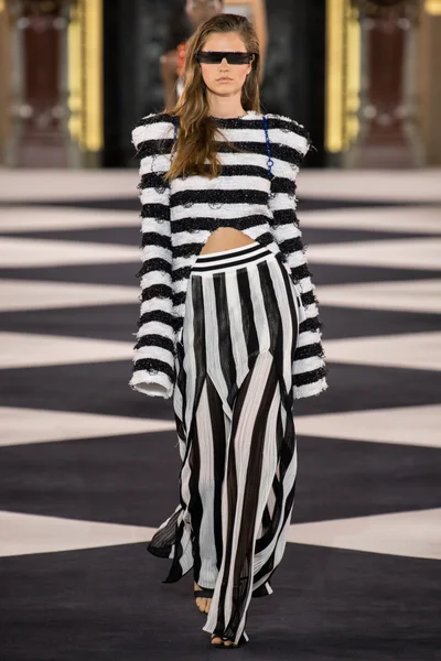 Look 25